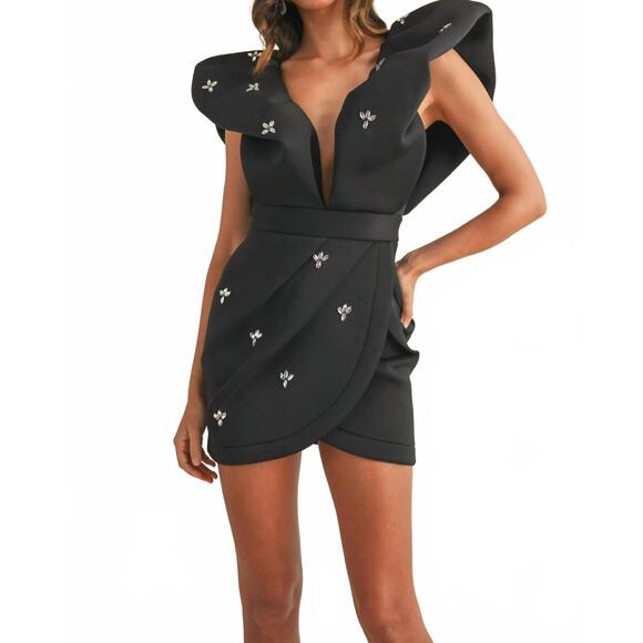 MABLE Dresses & Skirts - NEW MABLE flare shoulder v-neck mini dress in black